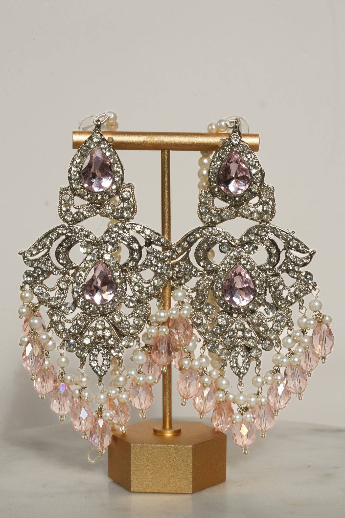 Set of chocker shops and Chandelier earings